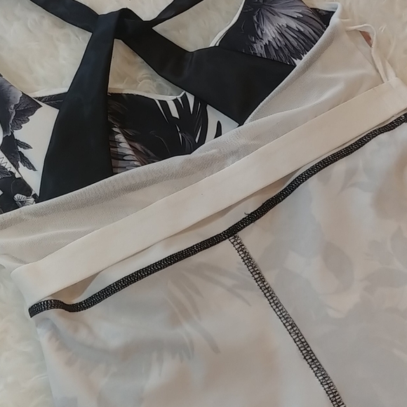 Lululemon Brisk Bloom Black White Tank Sz Dot 6 - Picture 8 of 9